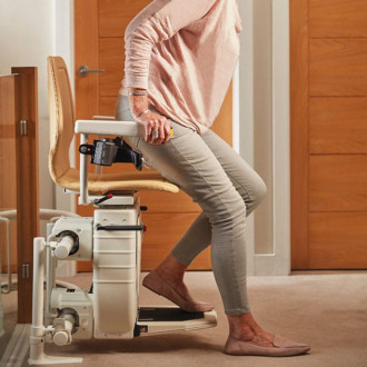 Подъёмник кресельный лестничный Bespoke Stairlifts Infinity V9 в Ростове на Дону